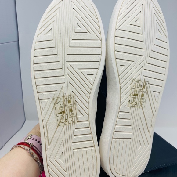 NWT Cute to the Core Black/White Sneakers Size 8 - Picture 10 of 14